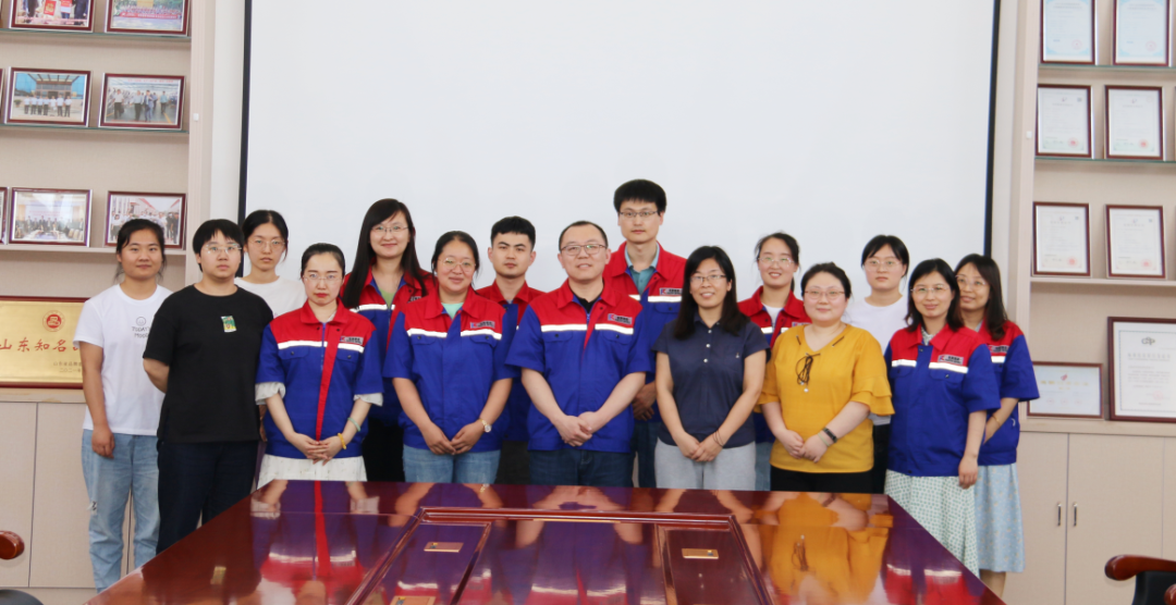 銳智財務(wù)人，努力著，奮斗著！