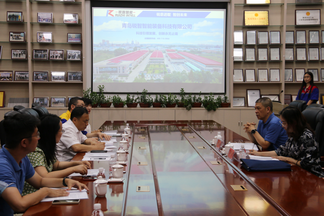 青島市科技局高新技術(shù)與重大專項(xiàng)處處長(zhǎng)胡寶劍一行蒞臨銳智調(diào)研考察