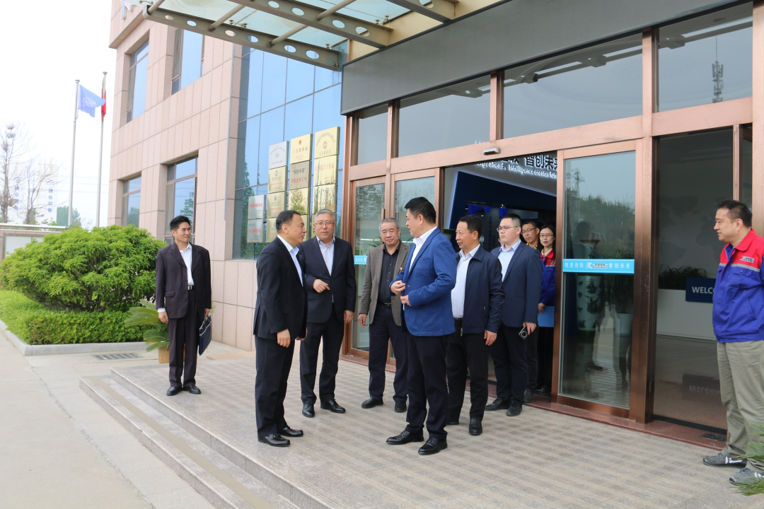 青島市政協(xié)副主席、市工商聯(lián)主席崔作一行蒞臨銳智股份調研考察