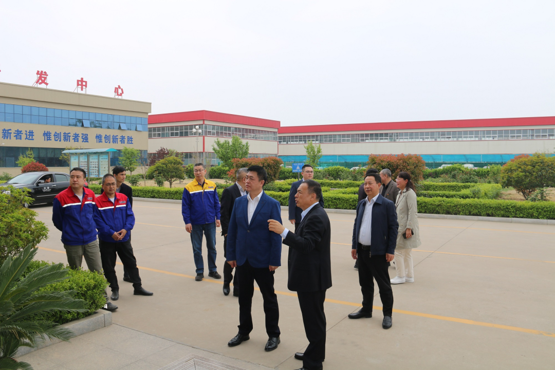 青島市政協(xié)副主席、市工商聯(lián)主席崔作一行蒞臨銳智股份調(diào)研考察